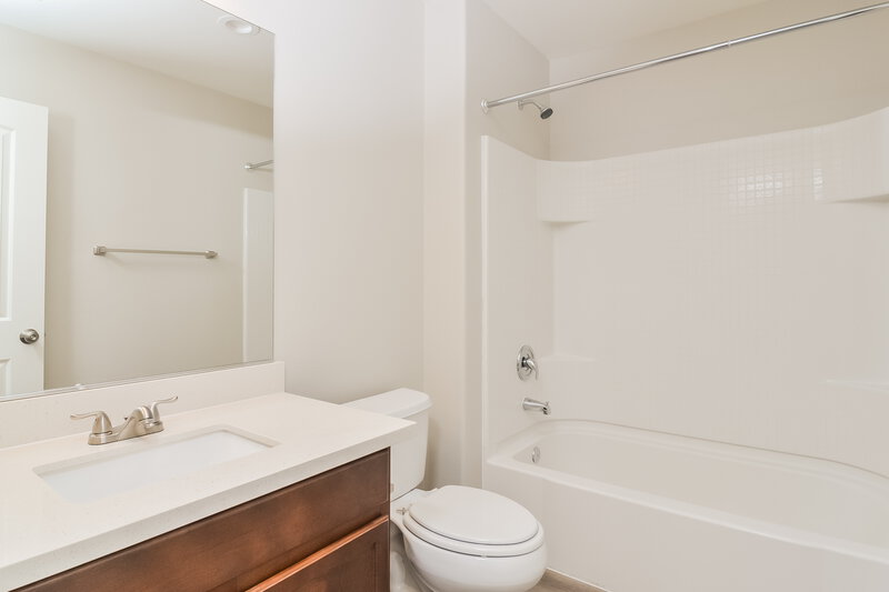 2,480/Mo, 10215 Cougar Crossing St Las Vegas, NV 89178 Bathroom View