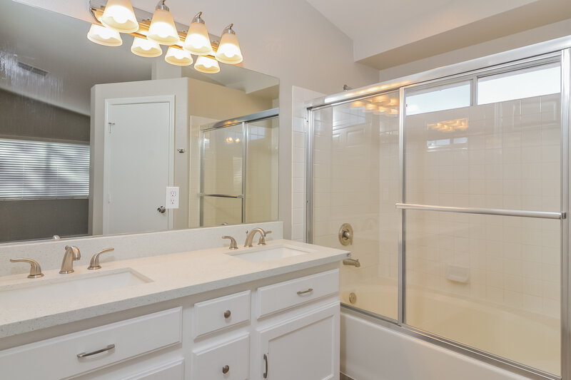 2,145/Mo, 961 Single Tree Dr Las Vegas, NV 89123 Main Bathroom View