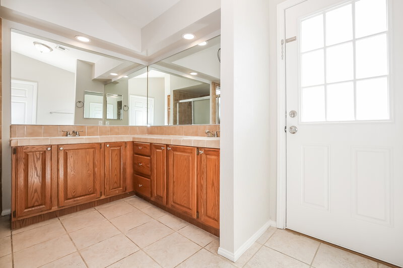 2,295/Mo, 4916 Rancho Bernardo Way Las Vegas, NV 89130 Main Bathroom View