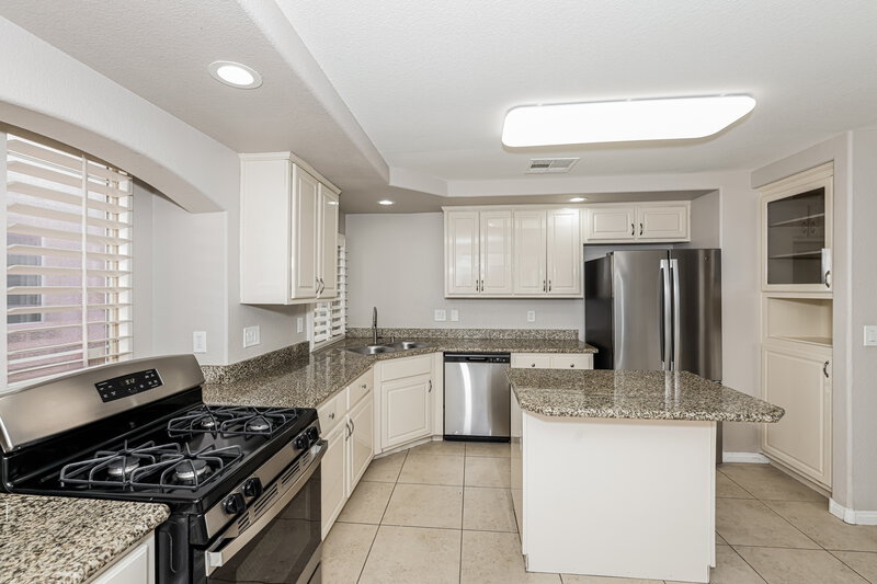 2,250/Mo, 5569 Vision Quest Ct Las Vegas, NV 89139 Kitchen View 2
