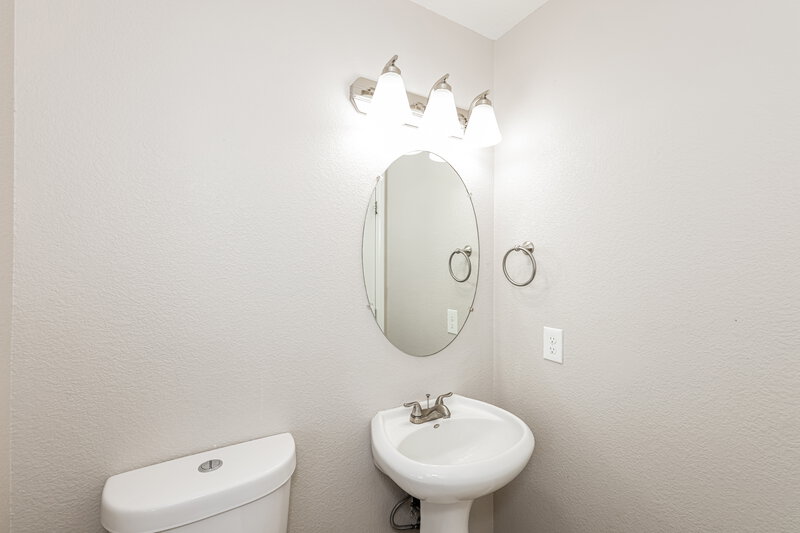 2,250/Mo, 5569 Vision Quest Ct Las Vegas, NV 89139 Bathroom View 2