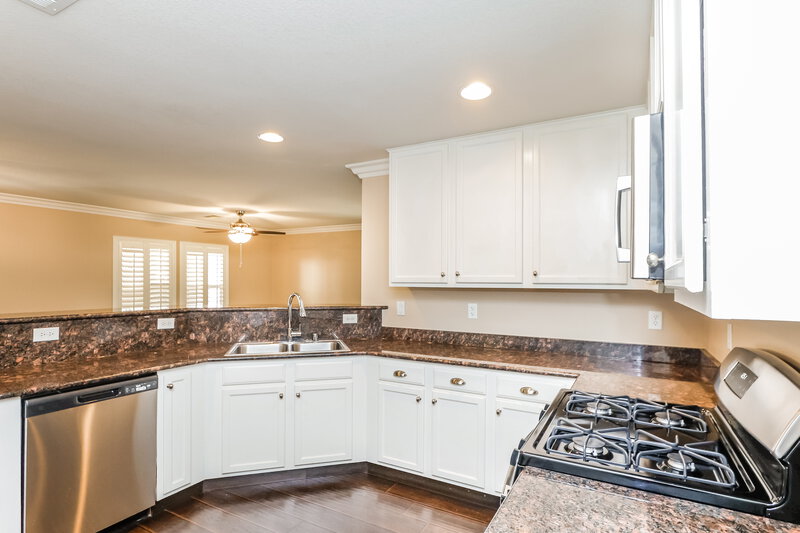 2,150/Mo, 8664 Bella Sparkle Ave Las Vegas, NV 89178 Kitchen View