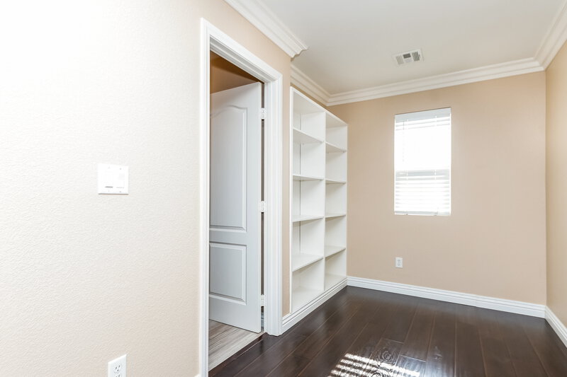 2,150/Mo, 8664 Bella Sparkle Ave Las Vegas, NV 89178 Office View