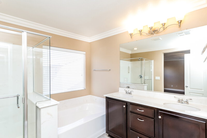 2,150/Mo, 8664 Bella Sparkle Ave Las Vegas, NV 89178 Main Bathroom View