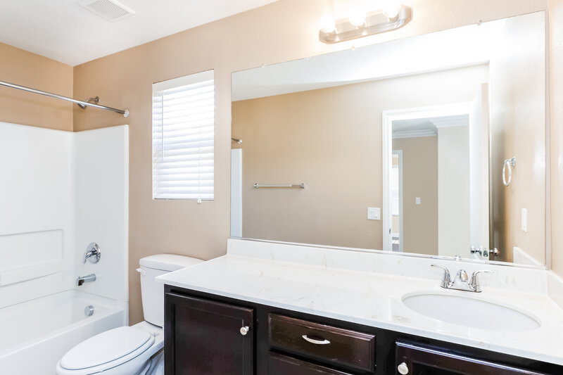 2,150/Mo, 8664 Bella Sparkle Ave Las Vegas, NV 89178 Bathroom View