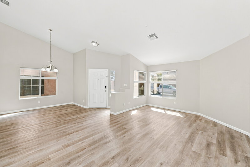 2,360/Mo, 6180 Bruma Ave Las Vegas, NV 89122 Living Room View 2