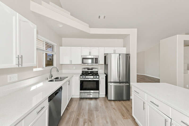 2,360/Mo, 6180 Bruma Ave Las Vegas, NV 89122 Kitchen View