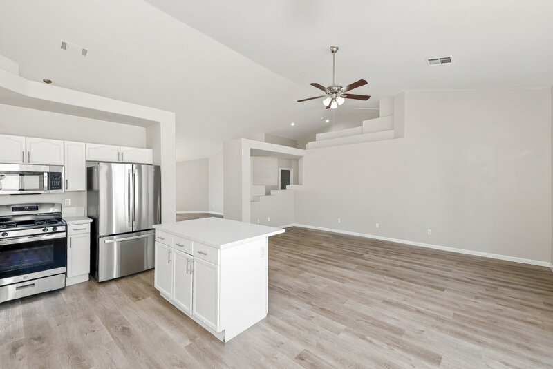 2,360/Mo, 6180 Bruma Ave Las Vegas, NV 89122 Kitchen View 2