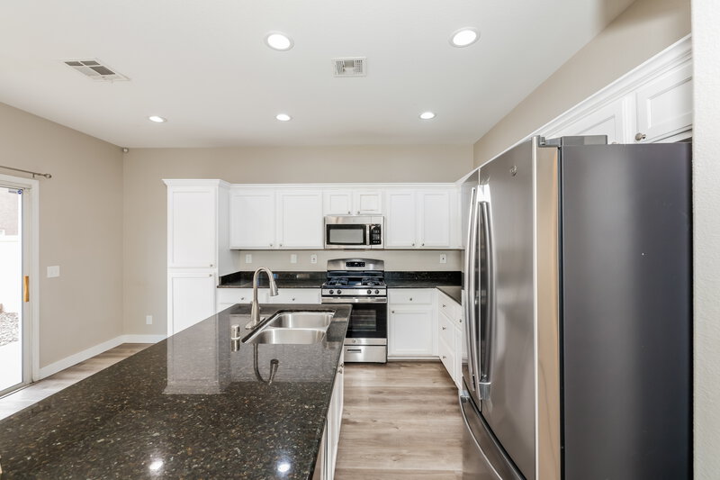 2,555/Mo, 7714 Hauck St Las Vegas, NV 89139 Kitchen View