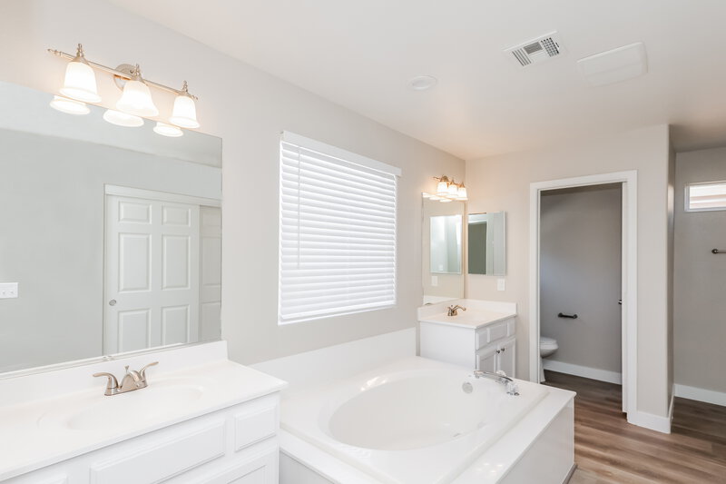 2,815/Mo, 7714 Hauck St Las Vegas, NV 89139 Main Bathroom View