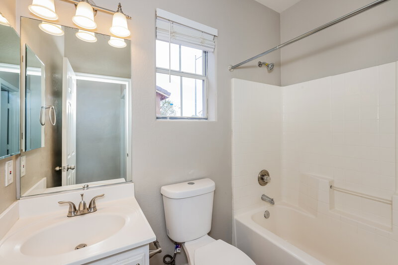 2,555/Mo, 7714 Hauck St Las Vegas, NV 89139 Bathroom View