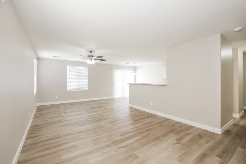 1,825/Mo, 540 Carlos Julio Ave North Las Vegas, NV 89031 Living Room View