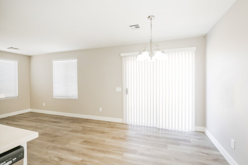 1,825/Mo, 540 Carlos Julio Ave North Las Vegas, NV 89031 Dining Room View