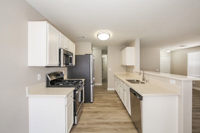 1,825/Mo, 540 Carlos Julio Ave North Las Vegas, NV 89031 Kitchen View 2