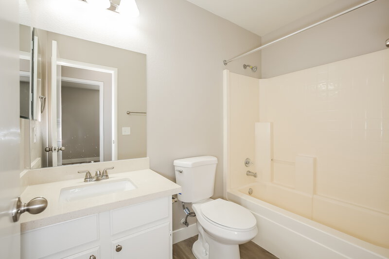 1,825/Mo, 540 Carlos Julio Ave North Las Vegas, NV 89031 Bathroom View