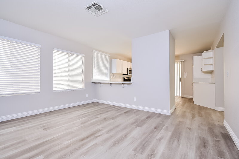 3,040/Mo, 1915 Casa Verde Dr North Las Vegas, NV 89031 Dining Room View 2