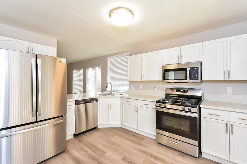 3,040/Mo, 1915 Casa Verde Dr North Las Vegas, NV 89031 Kitchen View