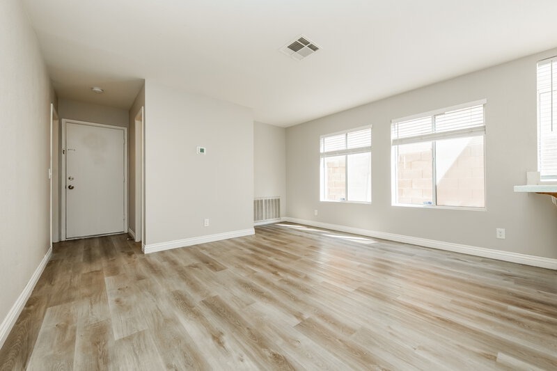 0/Mo, 1915 Casa Verde Dr North Las Vegas, NV 89031 Family Room View