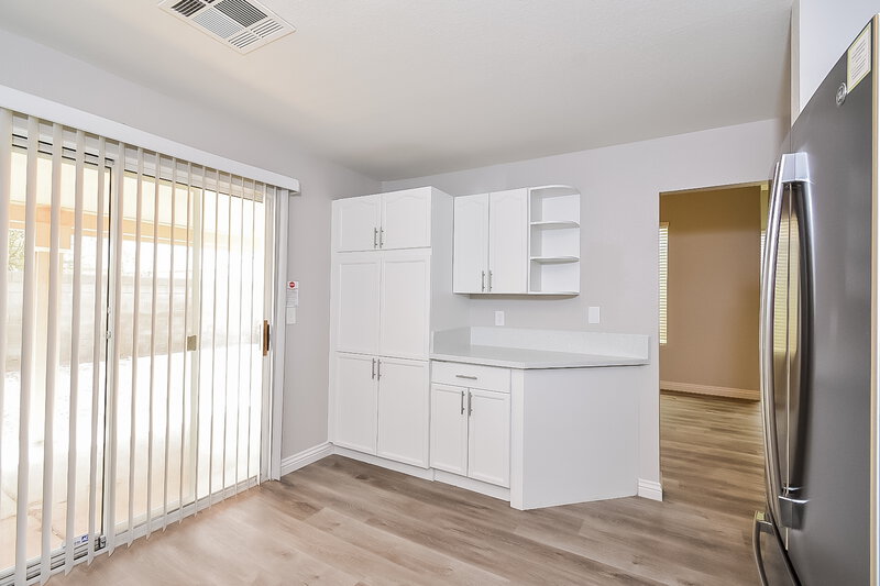 3,040/Mo, 1915 Casa Verde Dr North Las Vegas, NV 89031 Kitchen View 2
