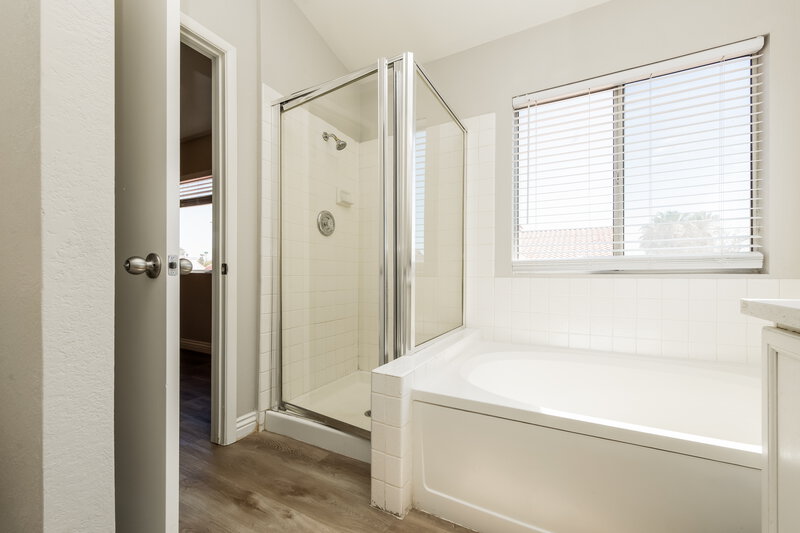 0/Mo, 1915 Casa Verde Dr North Las Vegas, NV 89031 Main Bathroom View