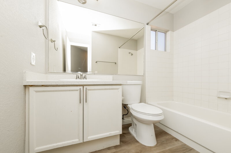 0/Mo, 1915 Casa Verde Dr North Las Vegas, NV 89031 Bathroom View