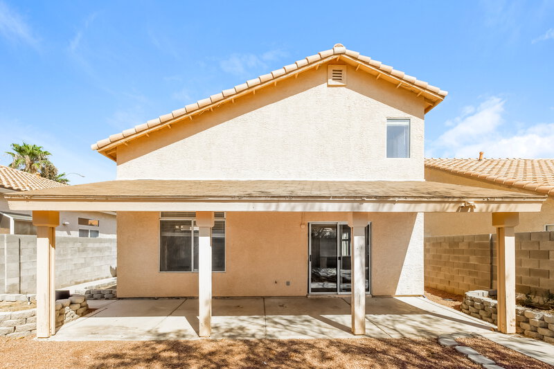 0/Mo, 1915 Casa Verde Dr North Las Vegas, NV 89031 Rear View