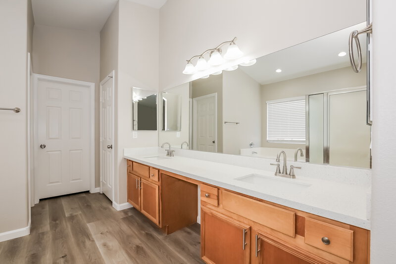 2,265/Mo, 918 Christopher View Ave North Las Vegas, NV 89032 Bathroom View