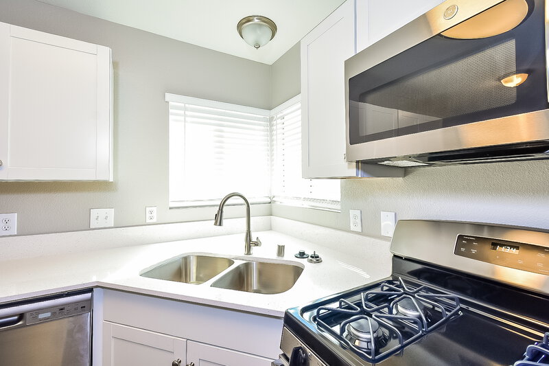 1,975/Mo, 4623 Candlas Way North Las Vegas, NV 89031 Kitchen View 2