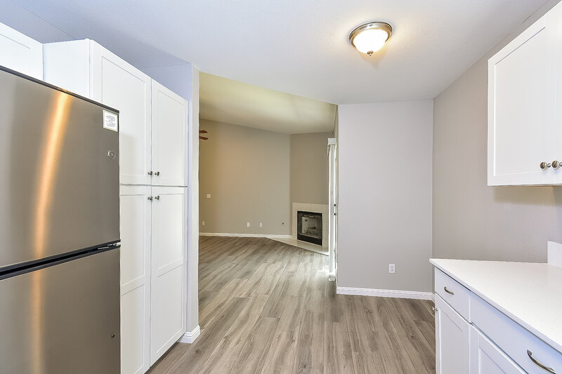 1,975/Mo, 4623 Candlas Way North Las Vegas, NV 89031 Kitchen View 3