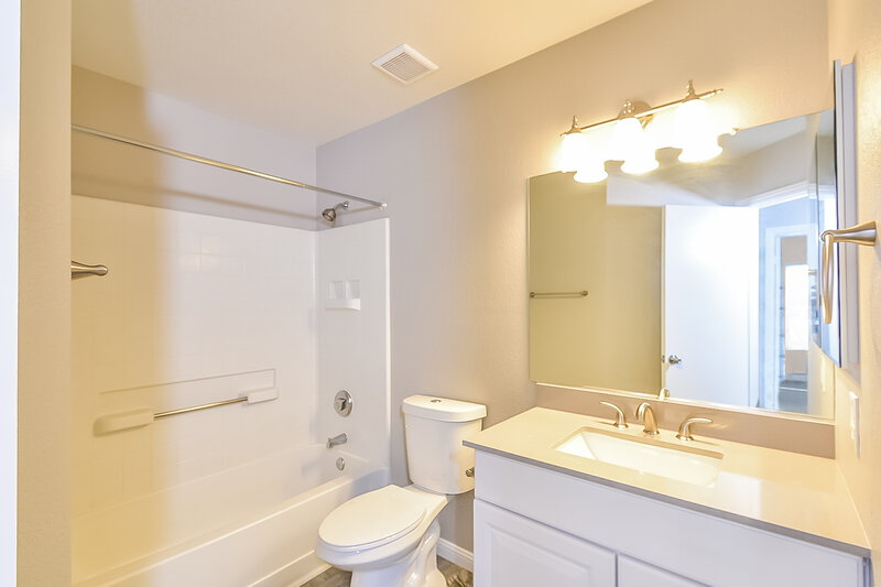1,975/Mo, 4623 Candlas Way North Las Vegas, NV 89031 Bathroom View
