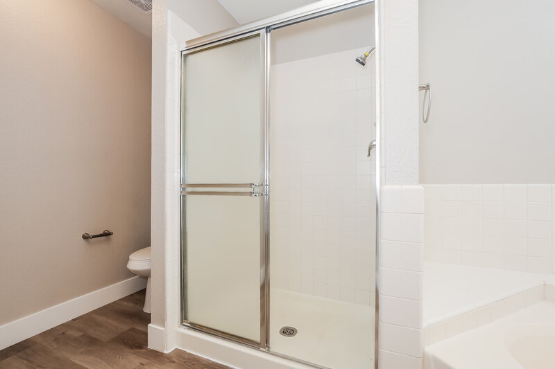 2,595/Mo, 800 Schooner Dr Henderson, NV 89015 Main Bathroom View