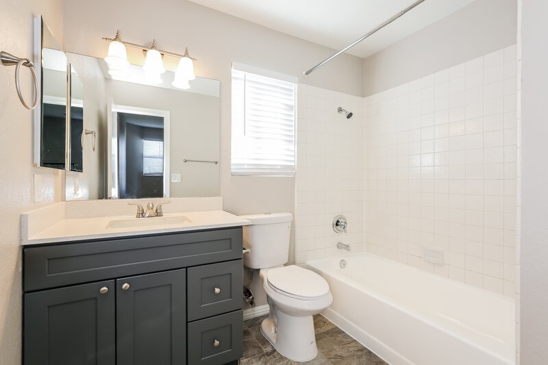 2,595/Mo, 800 Schooner Dr Henderson, NV 89015 Bathroom View