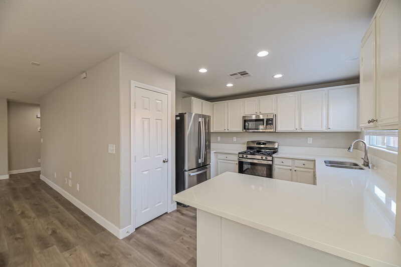 2,290/Mo, 10210 Nolinas St Las Vegas, NV 89141 Kitchen View 2