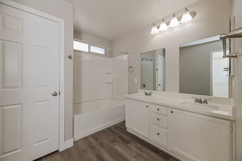 2,290/Mo, 10210 Nolinas St Las Vegas, NV 89141 Main Bathroom View