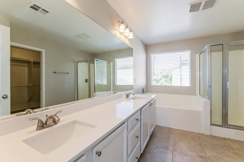 2,245/Mo, 2900 Rothesay Ave Henderson, NV 89044 Main Bathroom View