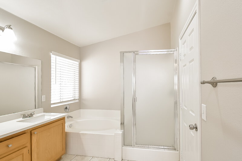 2,265/Mo, 6901 Rosinwood St Las Vegas, NV 89131 Main Bathroom View