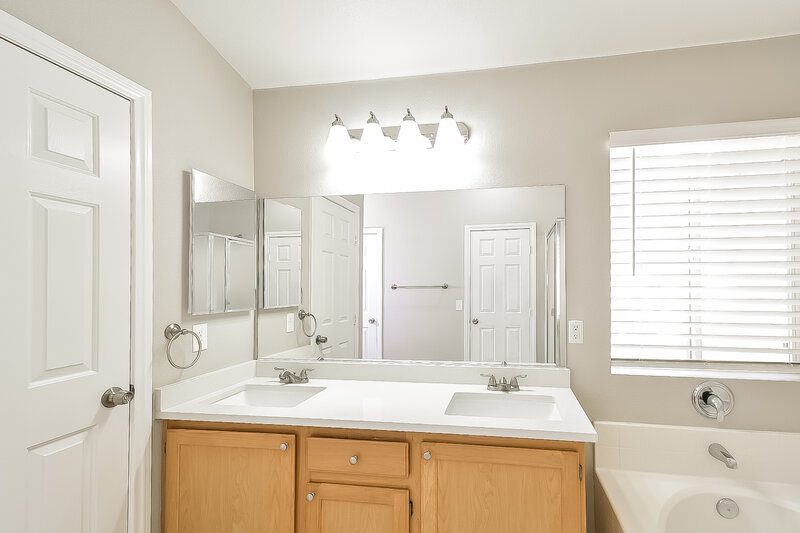 2,265/Mo, 6901 Rosinwood St Las Vegas, NV 89131 Main Bathroom View 2