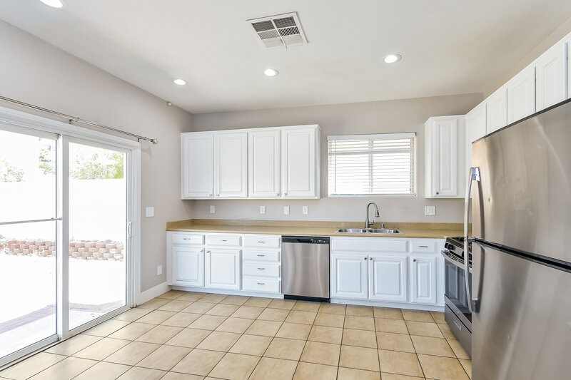 0/Mo, 8052 Severn Valley St Las Vegas, NV 89139 Kitchen View