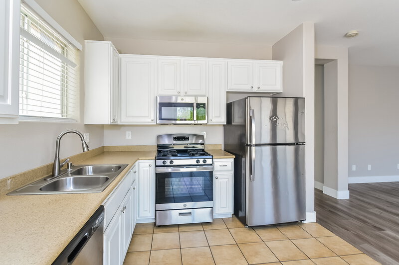0/Mo, 8052 Severn Valley St Las Vegas, NV 89139 Kitchen View 2