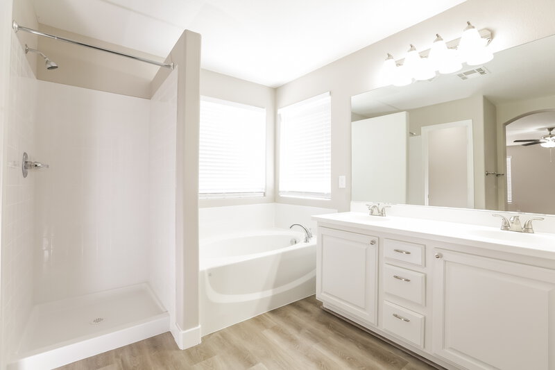 2,635/Mo, 8052 Severn Valley St Las Vegas, NV 89139 Main Bathroom View