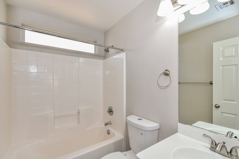0/Mo, 8052 Severn Valley St Las Vegas, NV 89139 Bathroom View