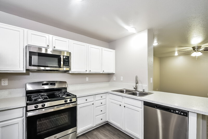 1,925/Mo, 9322 Winfrey Ave Las Vegas, NV 89148 Kitchen View 2