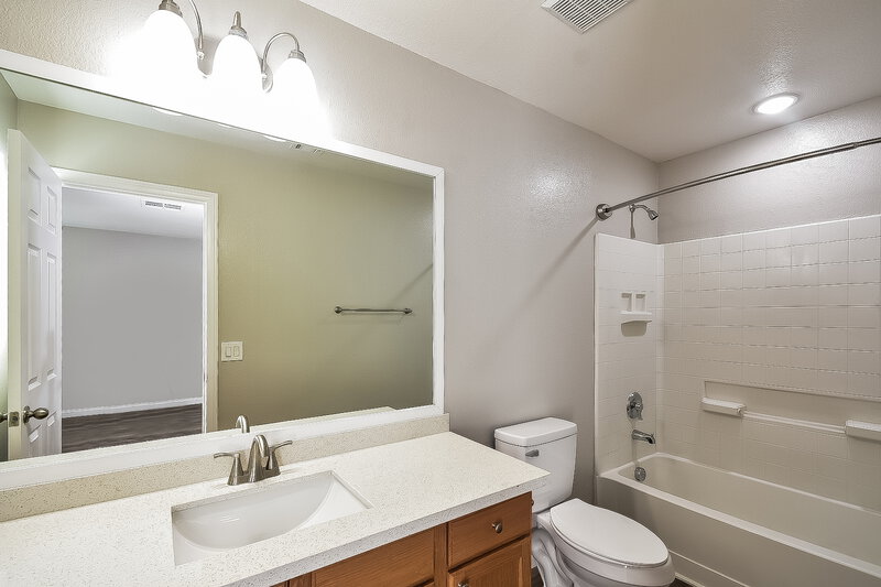 1,925/Mo, 9322 Winfrey Ave Las Vegas, NV 89148 Main Bathroom View