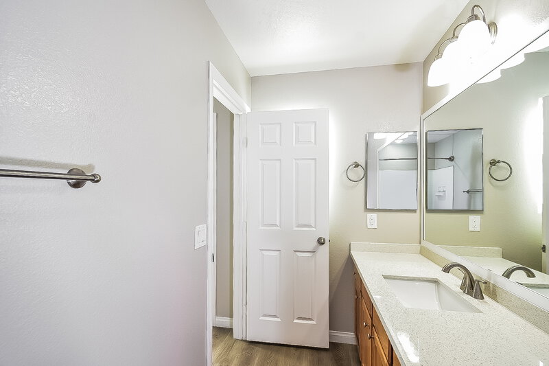 1,925/Mo, 9322 Winfrey Ave Las Vegas, NV 89148 Main Bathroom View 2