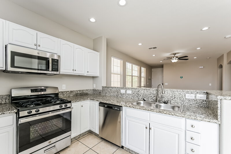 2,690/Mo, 6725 Brick House Ave Las Vegas, NV 89122 Kitchen View 2