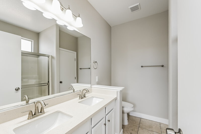 2,690/Mo, 6725 Brick House Ave Las Vegas, NV 89122 Main Bathroom View
