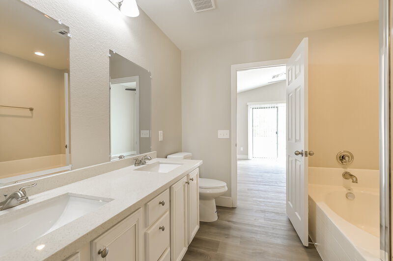 2,360/Mo, 10673 Mann St Las Vegas, NV 89141 Main Bathroom View