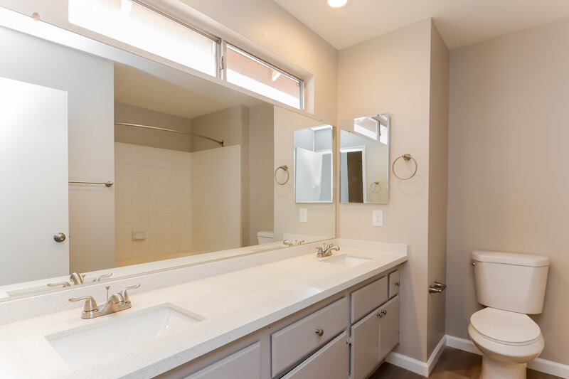 1,820/Mo, 1960 Turtlerock St Las Vegas, NV 89142 Main Bathroom View