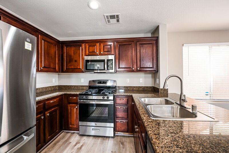 2,255/Mo, 4928 Tioga Pass Ave Las Vegas, NV 89139 Kitchen View 2