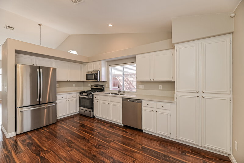 2,130/Mo, 828 Dulce Fountain Way Henderson, NV 89015 Kitchen View